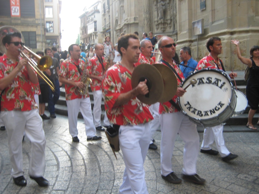 Pe%C3%B1as+or+small+bands+parade+through+the+streets+during+the+festivals.