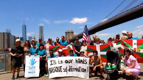 Basques in New York showed their solidarity with the human chain in Hegoalde June 8. 