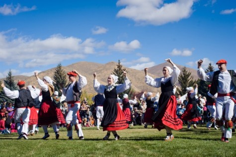 oinkari dancers