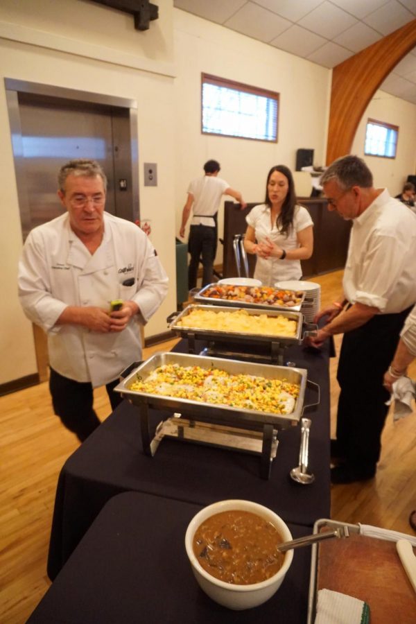 Chef+Jesus+Alcelay+leads+the+kitchen+for+Basque+Museum+Fundraising+Dinner.
